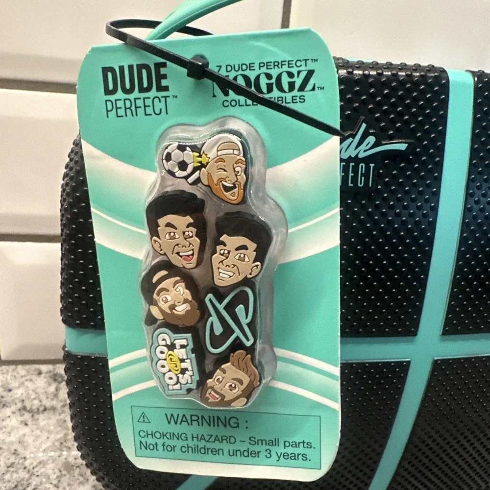Dude Perfect Lunch Box Snap Tight Lid‎ Adjustable Divider Black Croc Charms